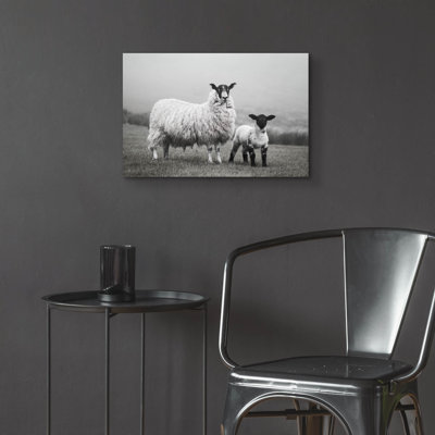 Art mural en verre épique «Islay Sheep 1» par Laura Marshall