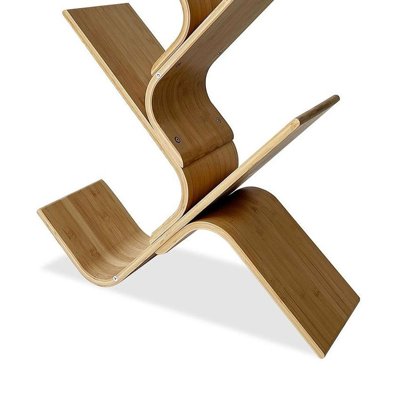 Tablette moderne moderne avec espace ouvert en diagonale, naturel