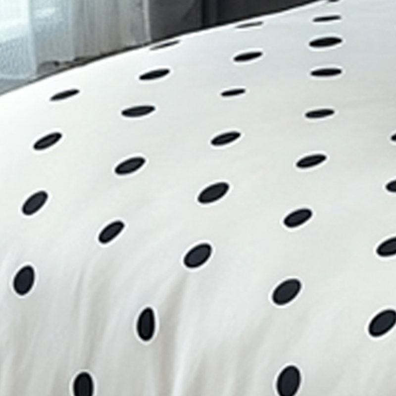 Couette simple à pois noirs et blancs