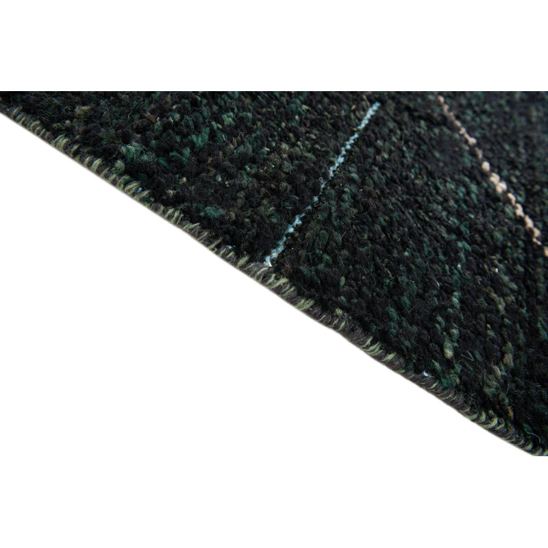 Tapis noir Kalmanovitz