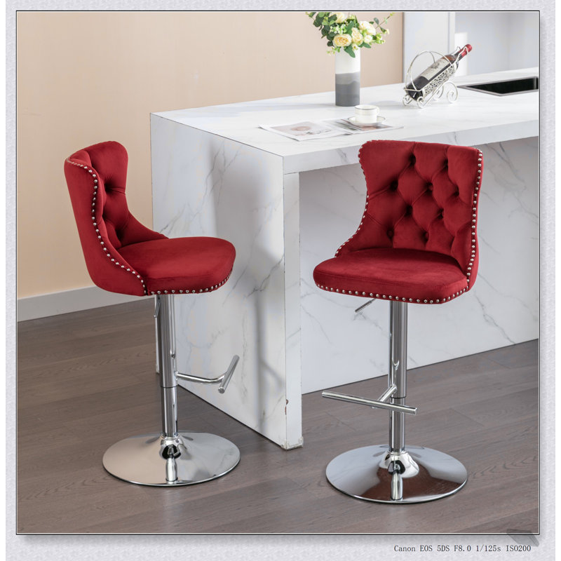 Tabourets de bar pivotants en velours avec hauteur de siège réglable, dossier ergonomique et base chromée luxueuse pour un confort moderne