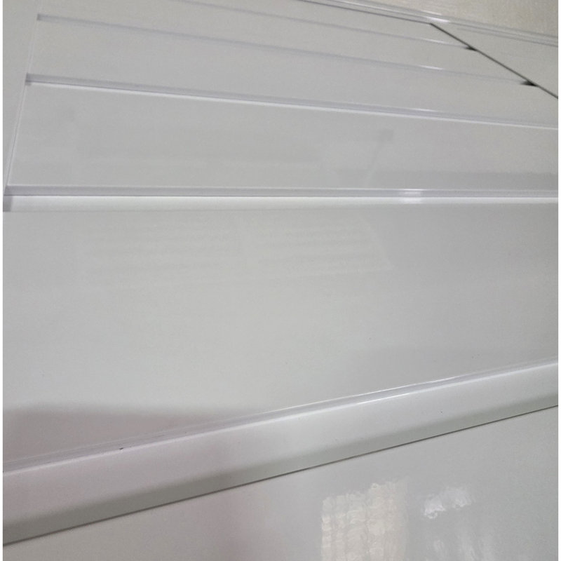 Auvent de terrasse blanc en métal blanc 4,6 - Structure extérieure en aluminium avec revêtement thermolaqué contemporain, charnière continue avec étanchéité sécurisée intégrée, quincaillerie en acier inoxydable à installation rapide, adapté