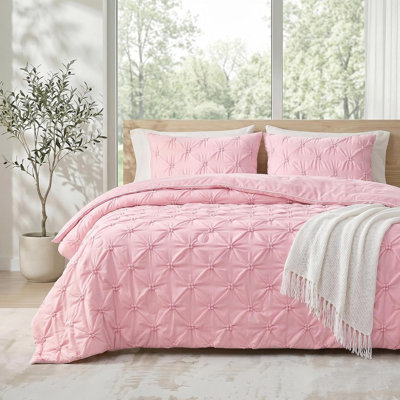 Elegant Pintuck Cooling Comforter–Lightweight & Breathable