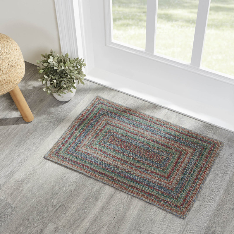 Tapis vert tressé à la main Madiana, Rectangle 1 pi 8 po x 2 pi 6 po
