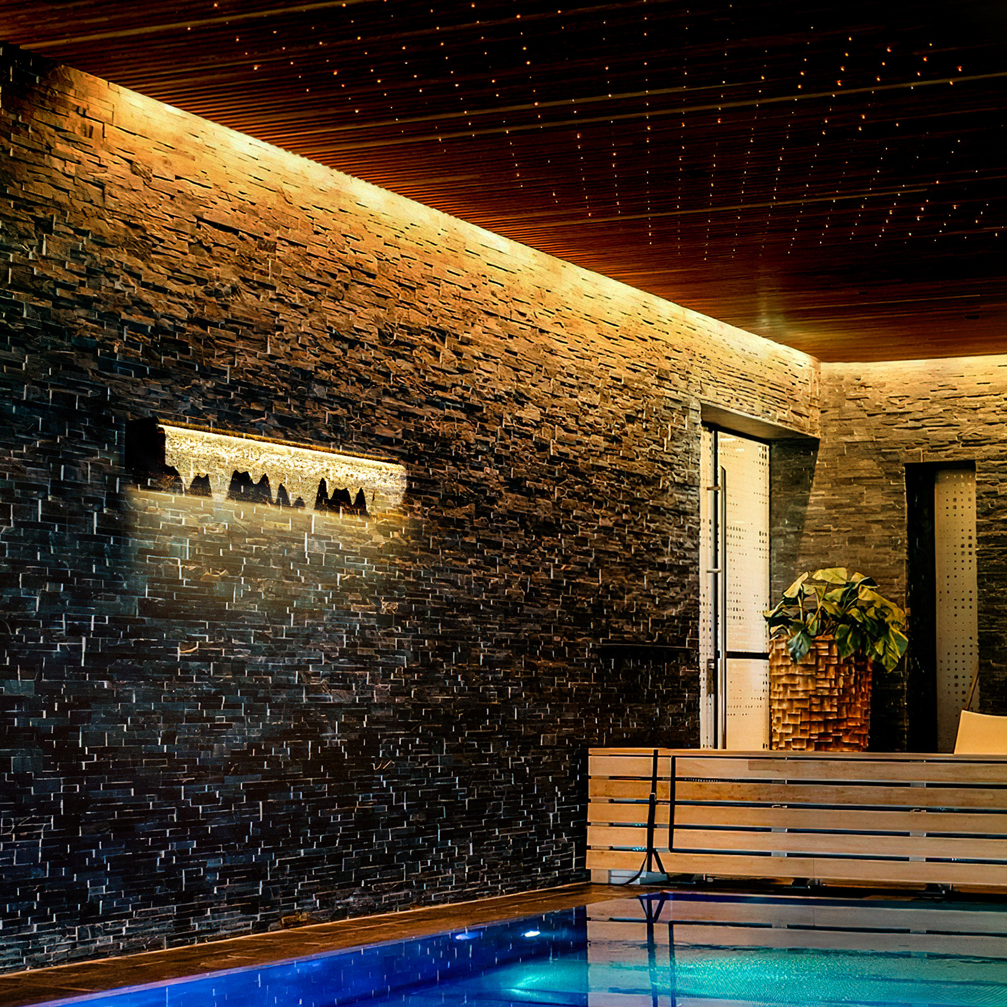 Solar Acrylic Waterfall Wall Light for Outdoor Ambiance
