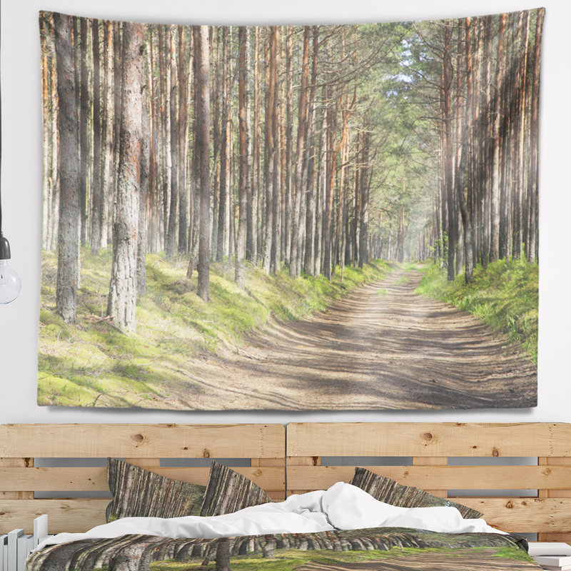 Belle route à travers une forêt moderne tapisserie, H 32 po x l 39 po