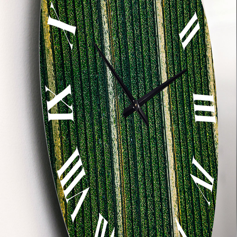 Vue aérienne du champ de choux - horloge murale traditionnelle, Petit