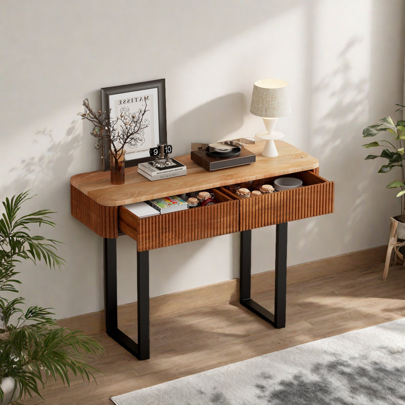 Table d'entrée en bois massif avec design cannelé, console rétro minimaliste avec rangement, table de canapé étroite avec pieds en métal pour le salon du couloir d'entrée