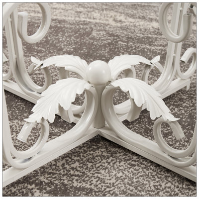 Élégante table basse en verre avec base en forme de feuille de fer, polyvalente pour diverses pièces et styles de décoration.