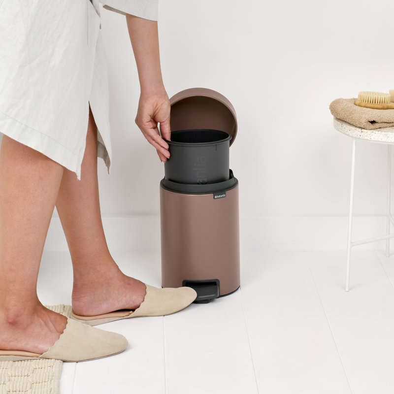 Poubelle à pédale NewIcon de Brabantia, 0,8 gallon (3 litres), Satin taupe