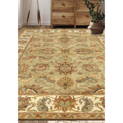 Tapis vert clair et ivoire noué à la main de haute qualité