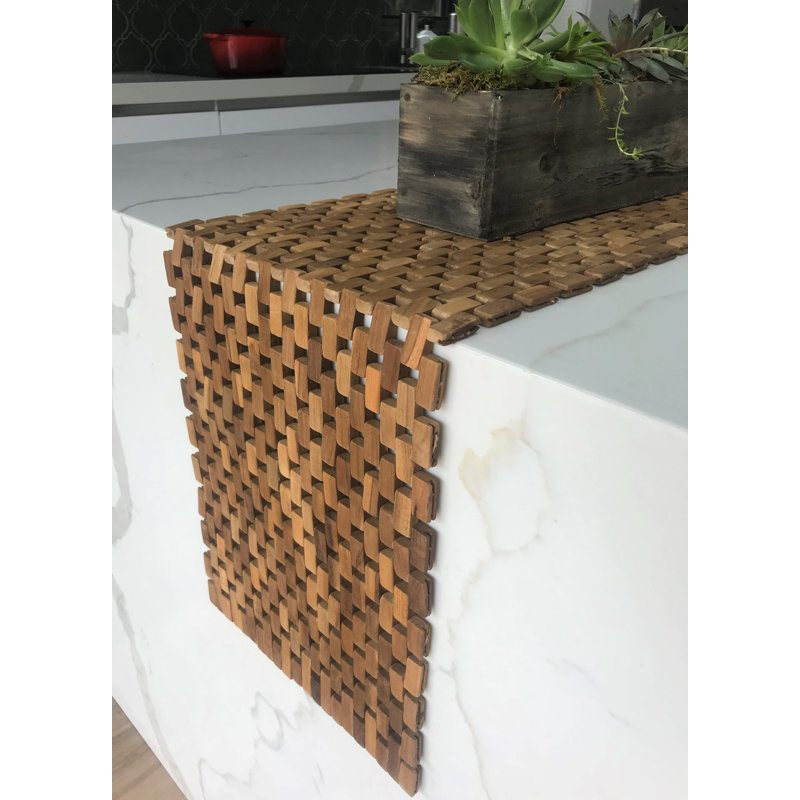 Chemin de table Gurrola, Teck