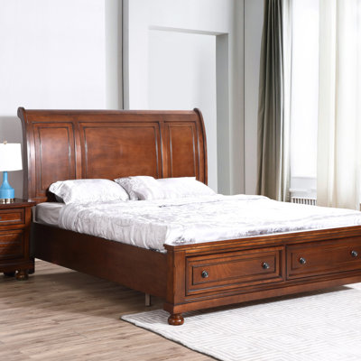 Traditional Cherry King Bed With Timeless Appeal