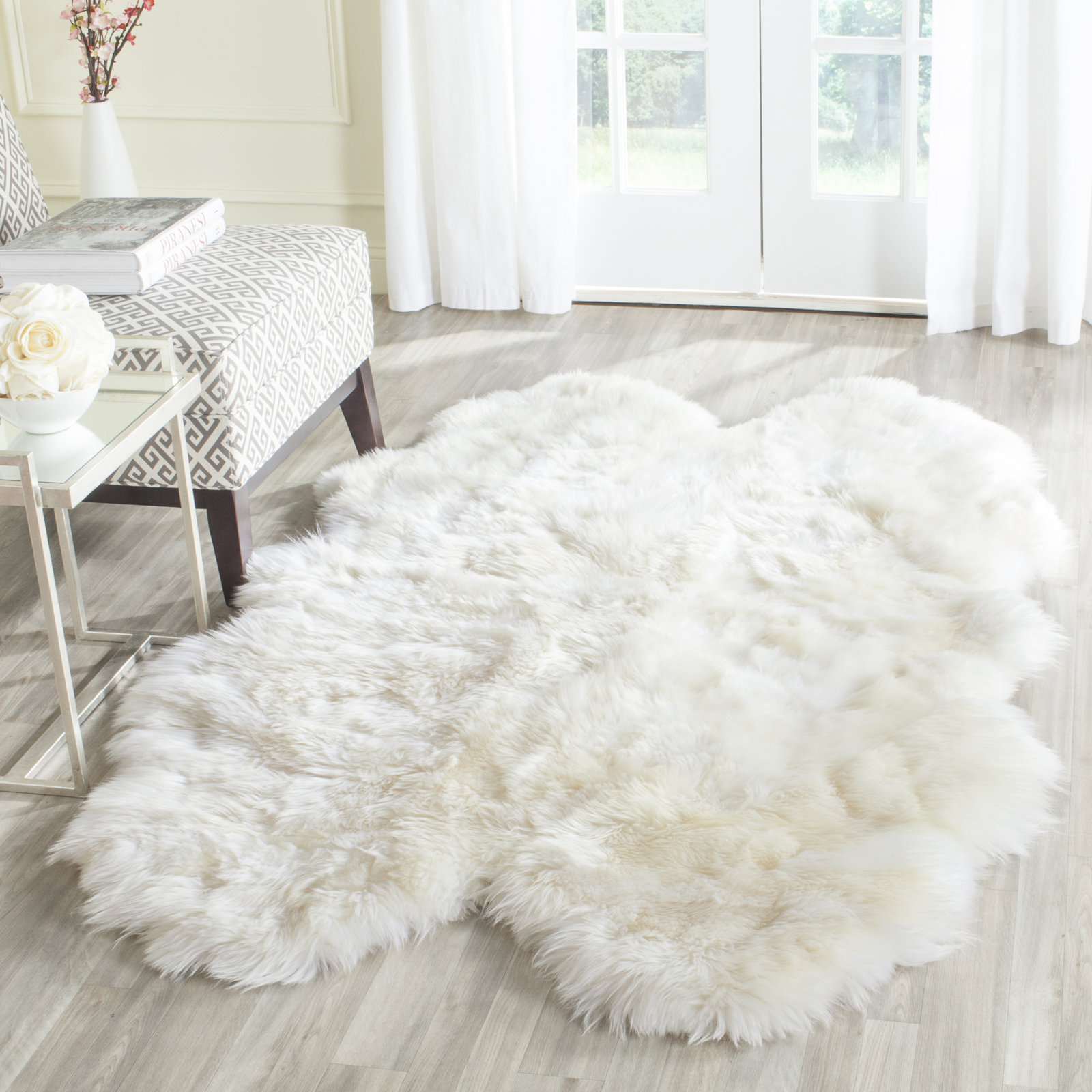 Mera Handmade Sheepskin White Area Rug, Rectangle 4' x 6'
