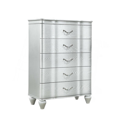 Commode à 5 tiroirs de style traditionnel avec poignées en métal