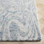 Tapis ivoire / bleu clair en laine / coton touffeté à la main Moumna-169160385