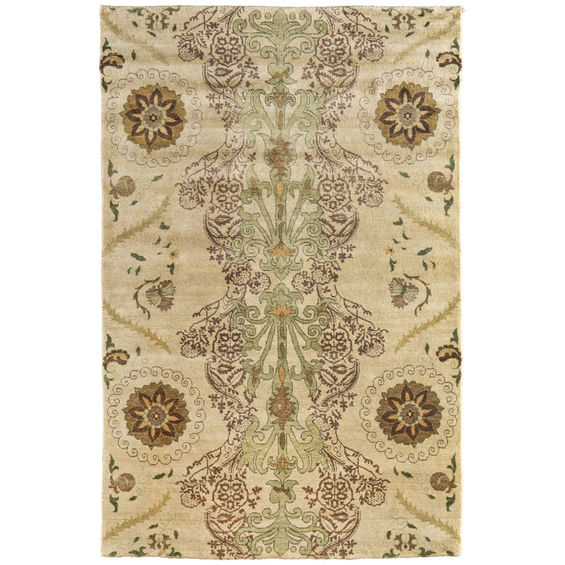 Wool Floral Area Rug in Green, Rectangle 5'6" x 8'6"