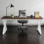Bureau spacieux (sans tabourets)