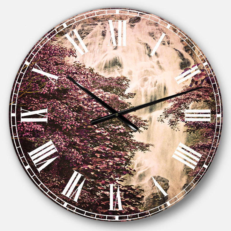 Horloge murale Corwin, Moyen