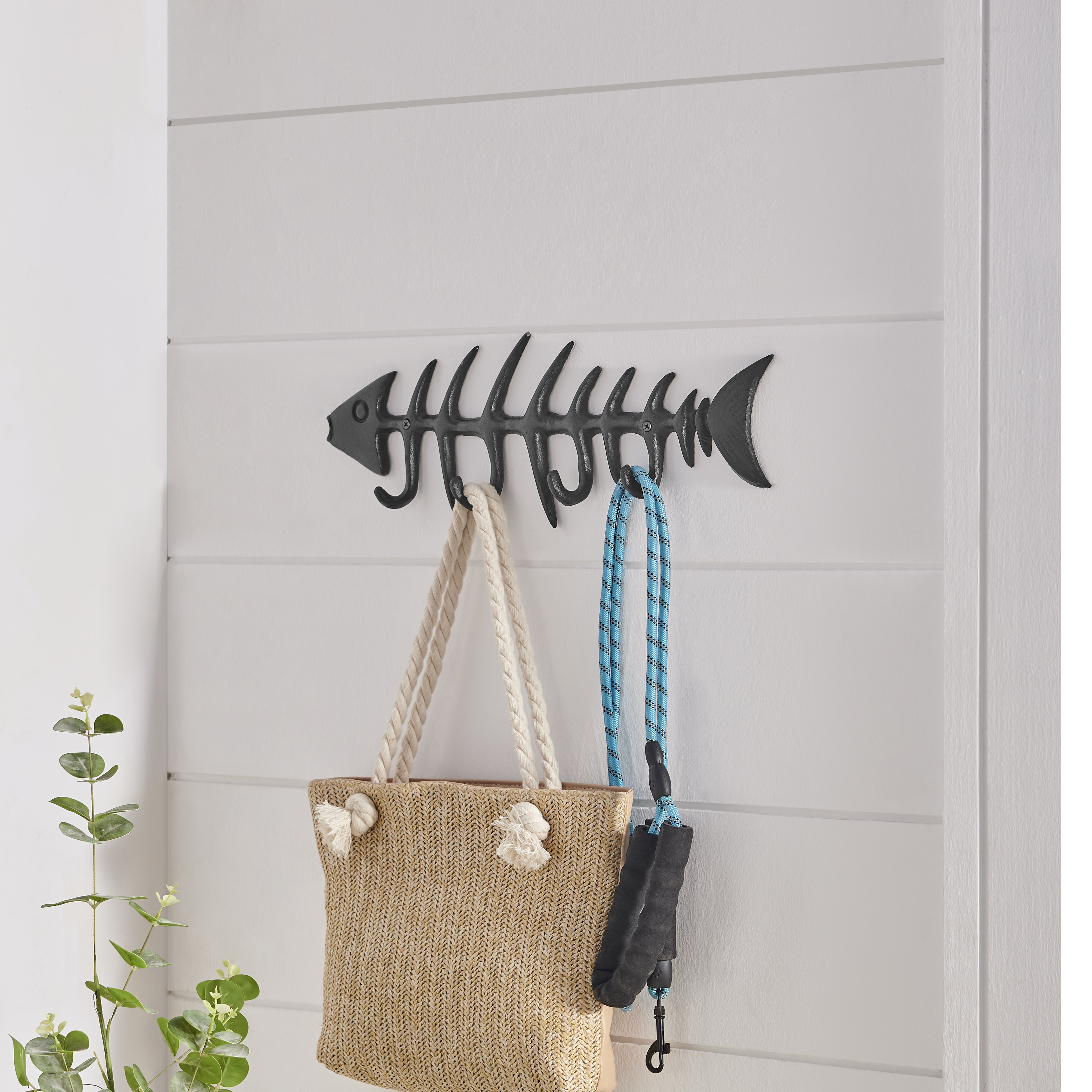47th & Main Cast Iron Wall Hanger – Fish Design, 1 Hook, 6x5.5 Inches, Rustic Nautical Decor