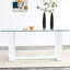 Élégante table en verre trempé avec base blanche robuste, pouvant accueillir de 6 à 8 personnes et une table de salle à manger