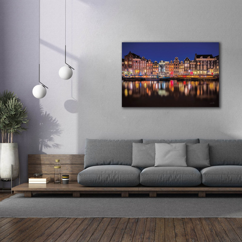 «Building Row Reflections 4» par Martin Podt, estampe numérique sur toile, H 40 po x l 60 po x P 1,5 po