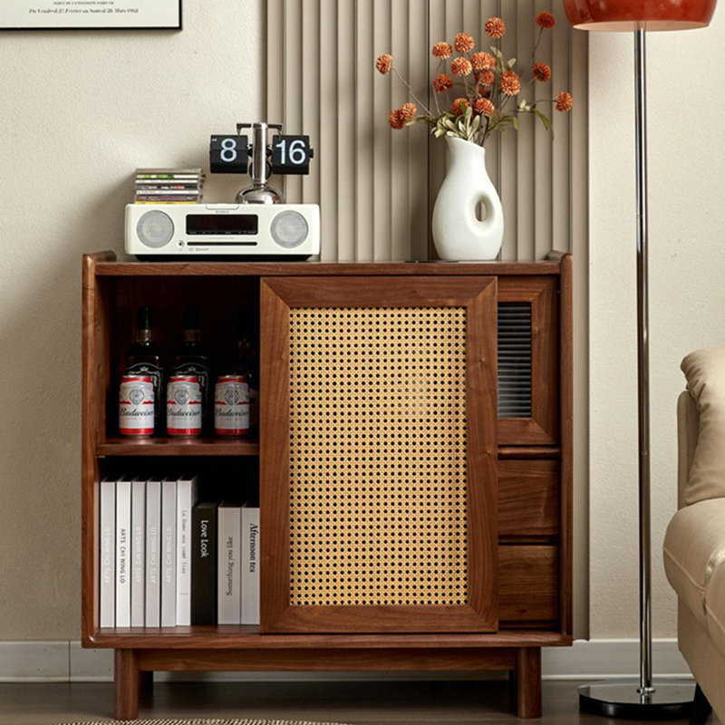 Petite armoire d'appoint à petite porte en rotin, H 33,66 po x l 31,5 po x P 15,75 po