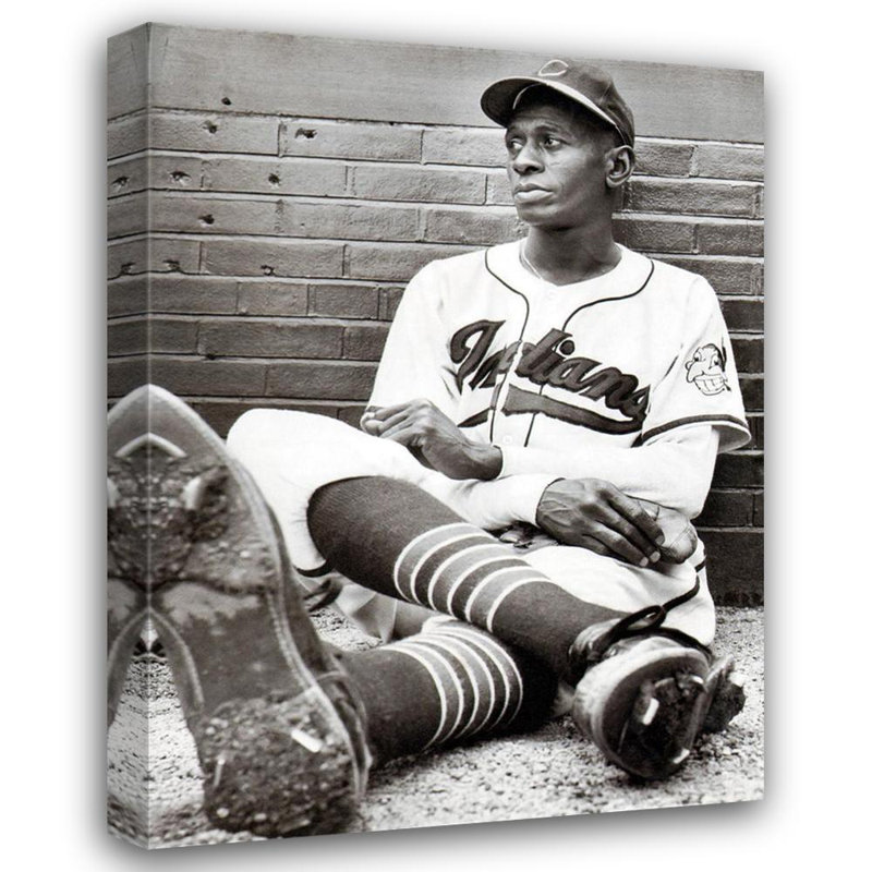 Satchell Paige, H 24 po x l 18 po