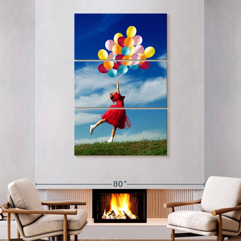 Fille de Leisha jouant avec des ballons, H 74 po x l 48 po
