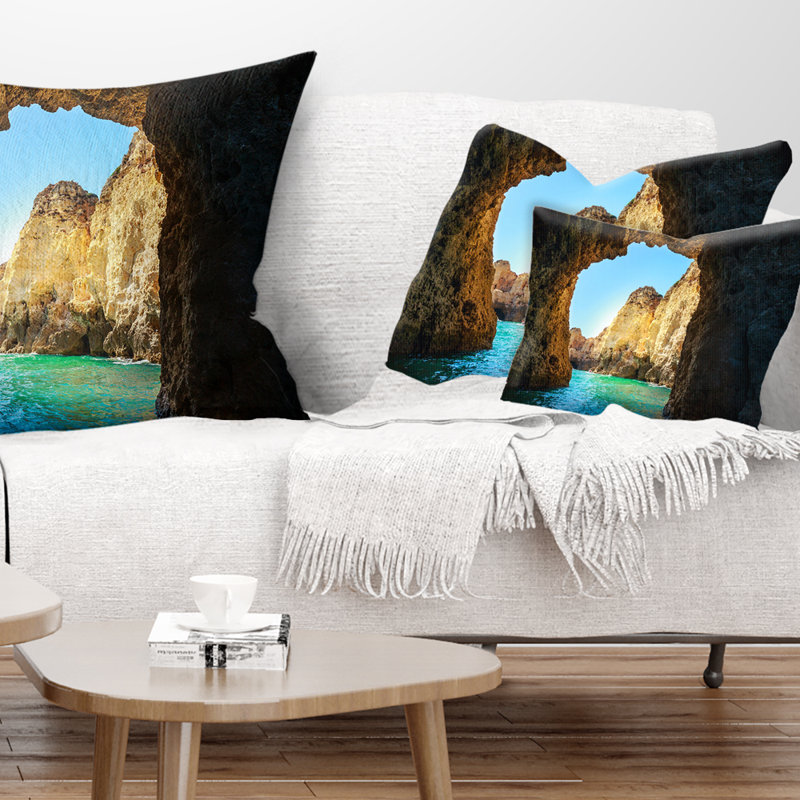 Coussin Seashore Sea à travers Rocky Cave Portugal, 12 po x 20 po, Rectangulaire