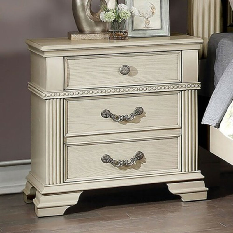 Table de chevet en bois massif blanc antique - boutons et poignées en nickel satiné