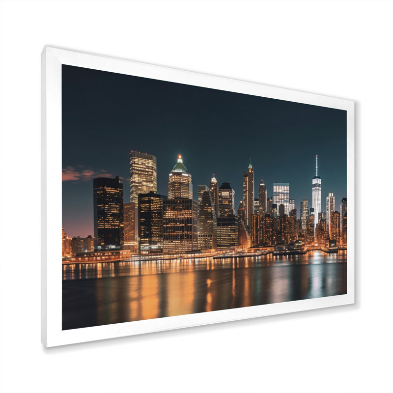 «Reflection of New York City at Night», reproduction sur toile, H 24 po x l 32 po x P 1 po, Cadre simple blanc