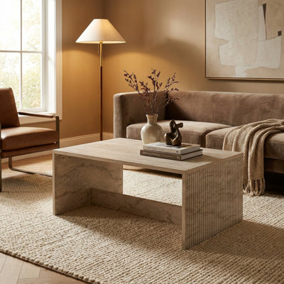 Table basse Kassia moderne à motif cascade cannelée
