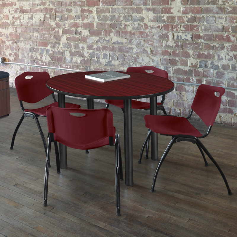 Plateau de table Kee, 4 chaises empilables, H 29 po x l 36 po x P 36 po, Bourgogne, Acajou / Noir