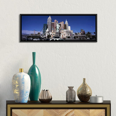 Bâtiments dans une ville, hôtel de New York, The Las Vegas Strip, Las Vegas, Nevada, États-Unis - reproduction de photo sur toile tendue