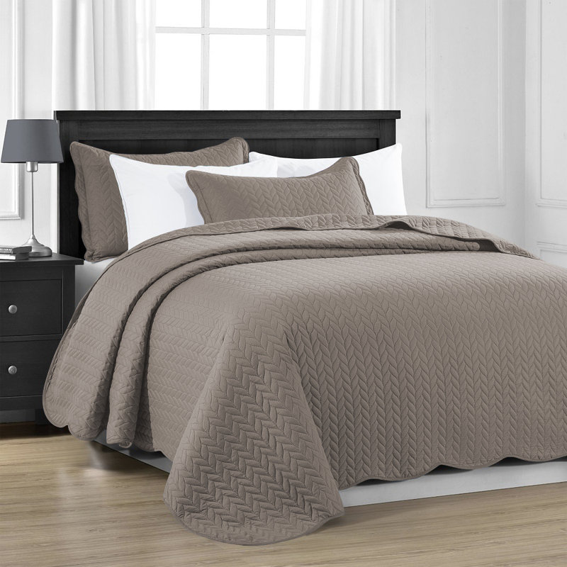 Microfiber Embossed Queen Quilt Sets| Hotel-Quality Bedspread, Beige, Queen Bedspread ( 90 x 96)+ 2 Standard Pillowcases