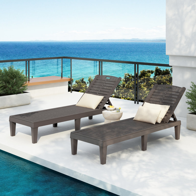 Chaise longue de patio moderne Lumora avec dossier réglable et matériaux résistants aux intempéries, Marron foncé