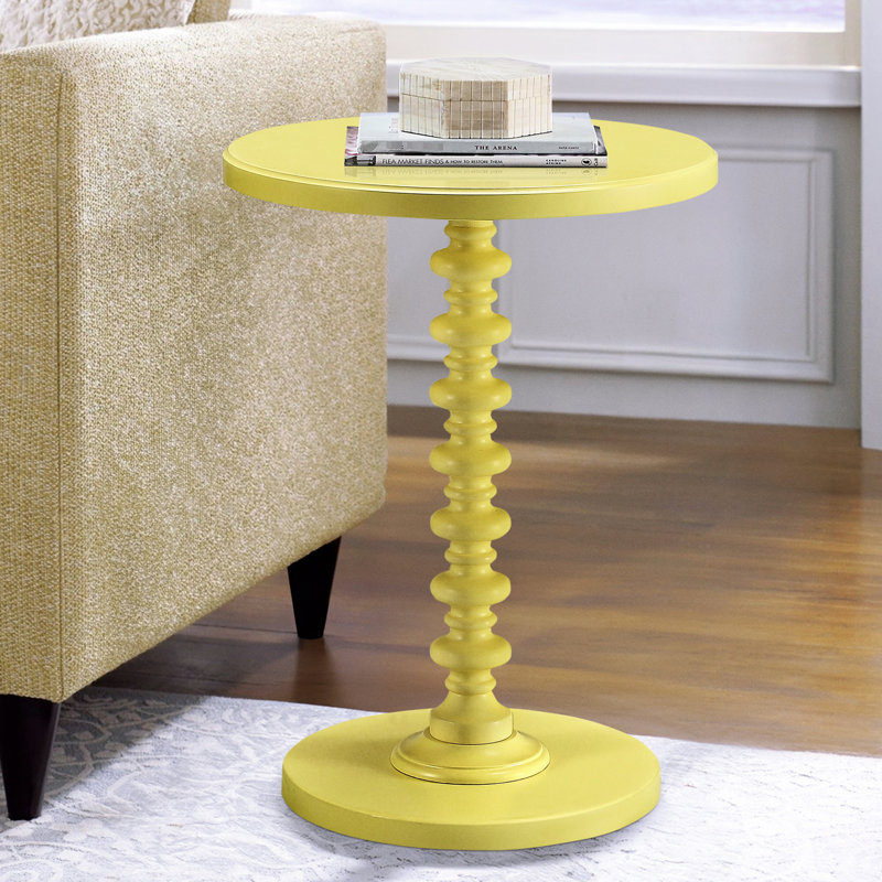 Charmante table d'appoint ronde en bois jaune avec une élégante base piédestal complexe pour la décoration intérieure