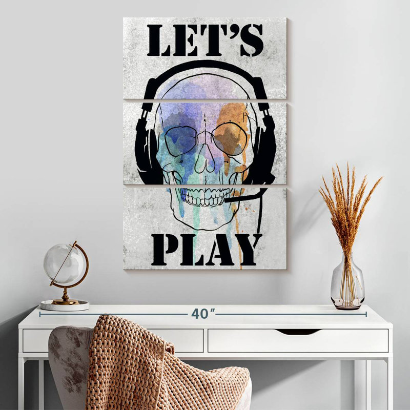 Senne Skull Games I, 32" H x 20" W