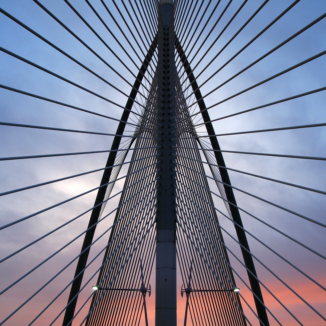 Silberne Stahlbrücke - Foto auf Leinwand