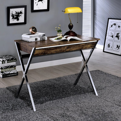 Bureau rustique avec plateau et pieds en chêne vieilli pour un look élégant