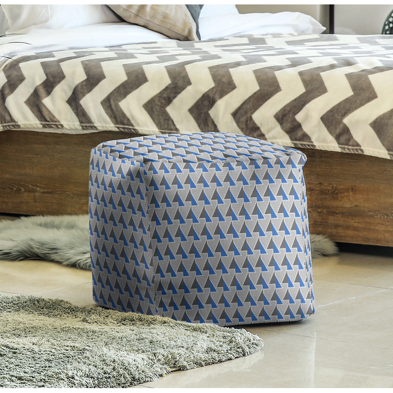 Repose-pieds cube à motif shifted arrows, Bleu, H 13 po x l 13 po x P 13 po