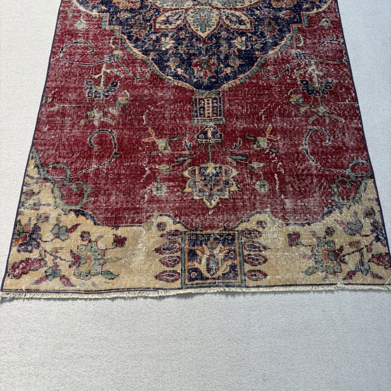 Tapis patchwork en laine rouge 52 po x 92,5 po
