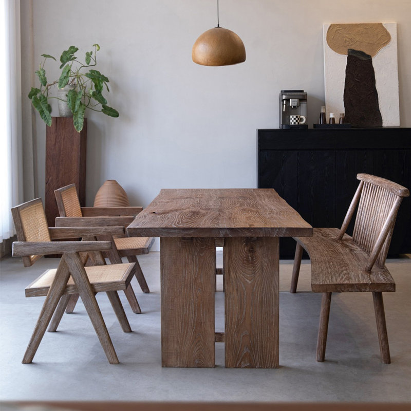 Table de salle à manger en bois massif de style médiéval., H 29,5 po x L 94,4 po x l 33,4 po
