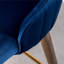 2 tabourets de bar bleus à dossier enveloppant, revêtement en tissu, mousse haute densité, pieds en noyer, métal et placage or, style mi-siècle, intérieur en velours.