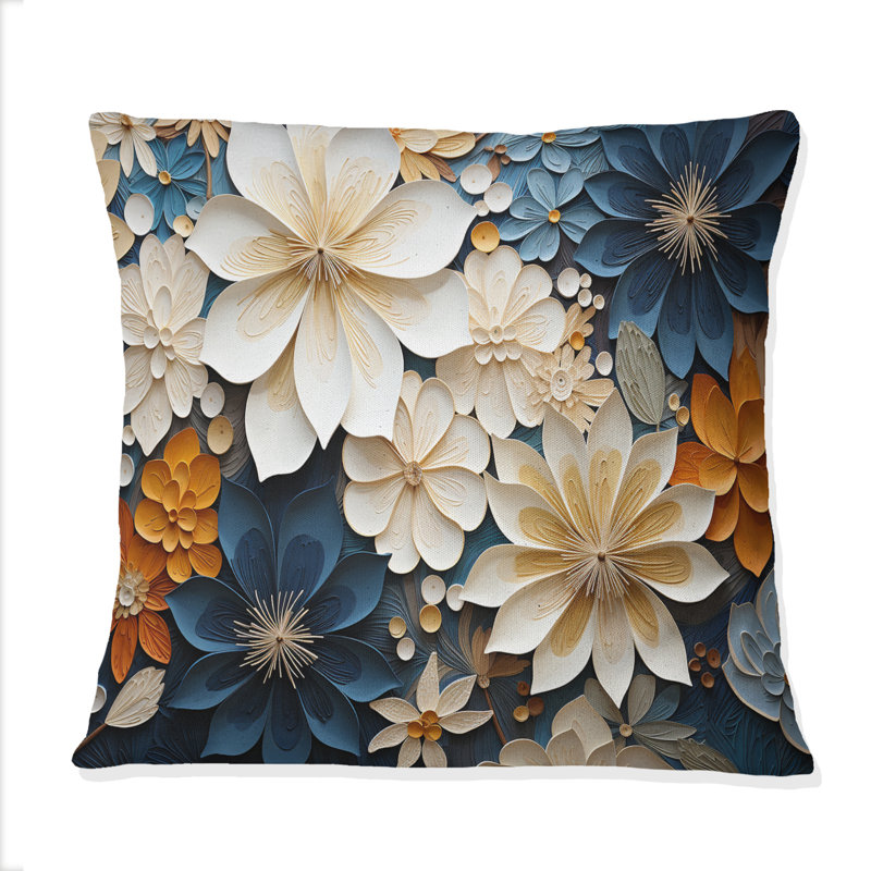 Coussin décoratif blanc à motif de pétales bleus - Abstract Botanicals