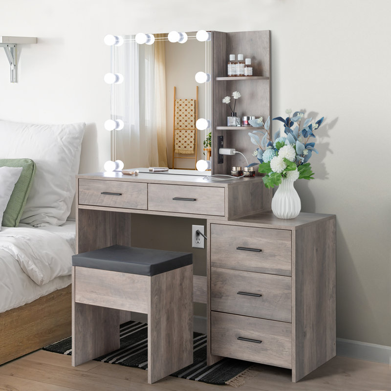 Skylar Vanity