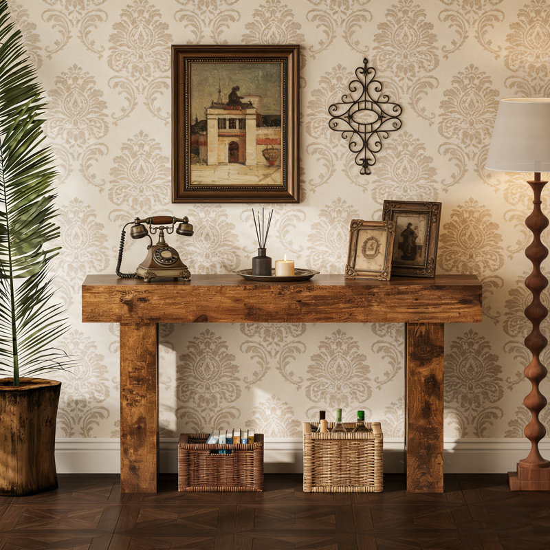 Console de 63 pouces de style maison de campagne avec design curviligne pour le couloir, le salon et derrière le canapé.