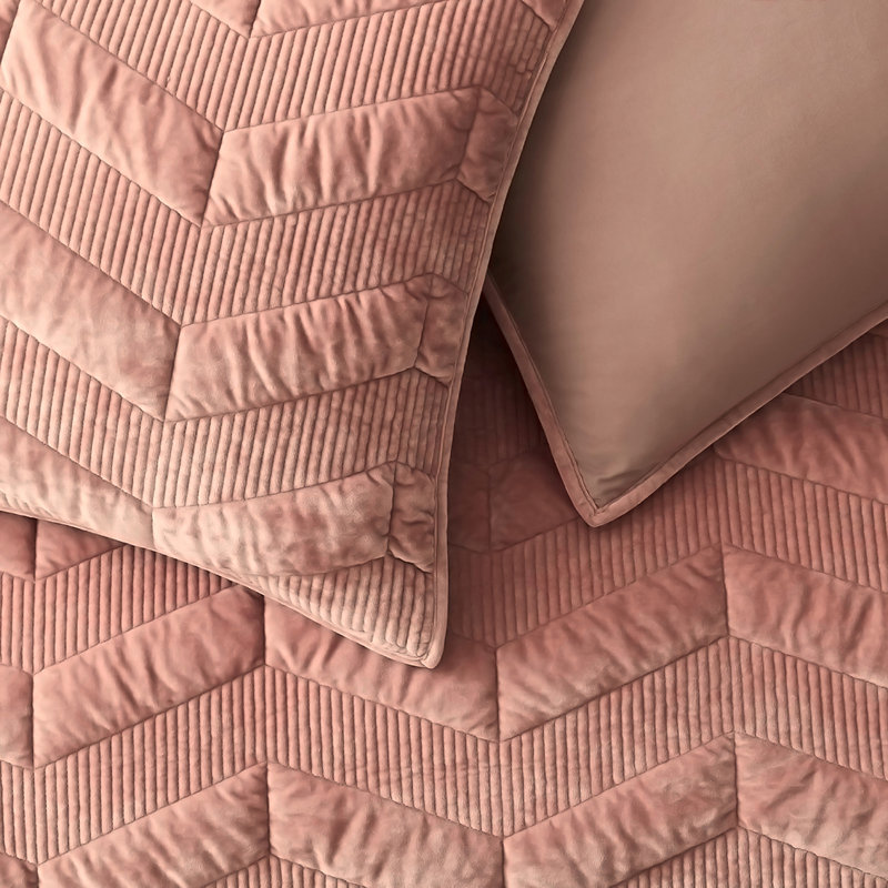 Wonderful Velvet Quilt Set 3-Piece Bedding Set For All Season, Queen Quilt + 2 Standard Shams, Coral