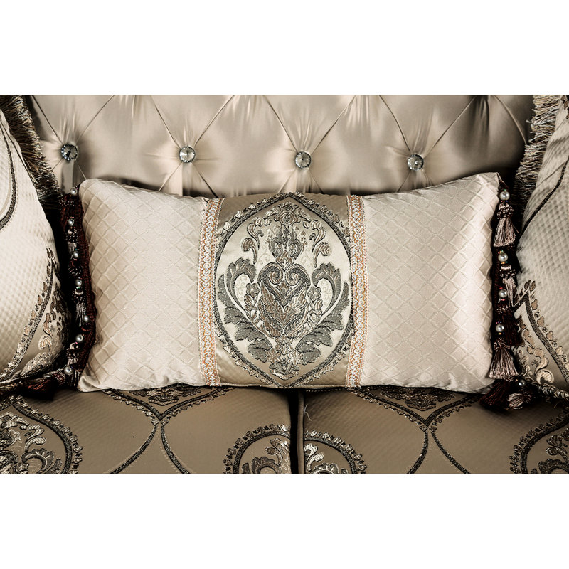 Chaise 1pc au design traditionnel, cerisier foncé et beige, accoudoirs roulés, garniture cloutée, dossier à boutons, coussin décoratif inclus
